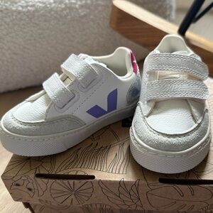 Baby/Toddler Size 6 US/22 EUR Veja V-12 Sneakers BRAND NEW